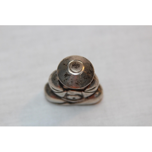 1131 - NOVELTY SILVER PERFUME BOTTLE WITH INTEGRAL DAPPER IN THE FORM OF A CHINESE BUDDA - 14G