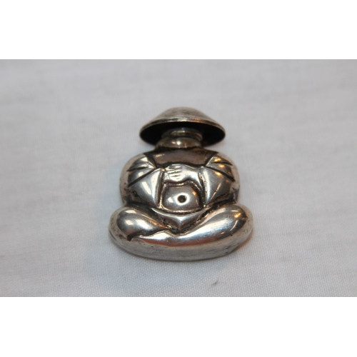 1131 - NOVELTY SILVER PERFUME BOTTLE WITH INTEGRAL DAPPER IN THE FORM OF A CHINESE BUDDA - 14G