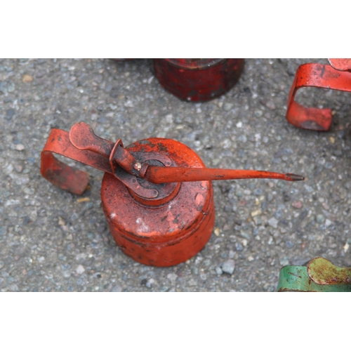 555 - 10 X VINTAGE OIL CANS