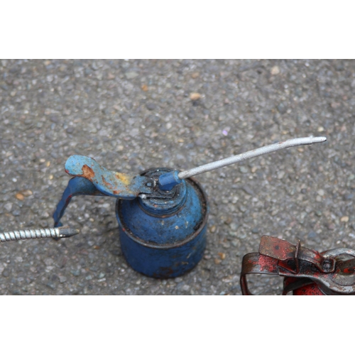 555 - 10 X VINTAGE OIL CANS