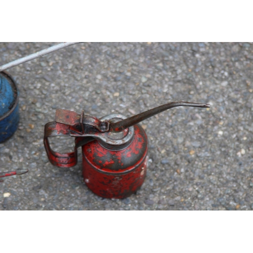 555 - 10 X VINTAGE OIL CANS