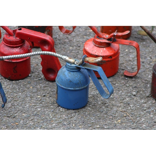 555 - 10 X VINTAGE OIL CANS