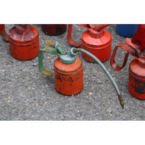 555 - 10 X VINTAGE OIL CANS