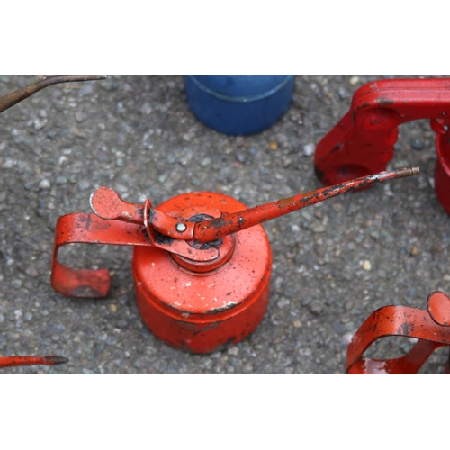 555 - 10 X VINTAGE OIL CANS