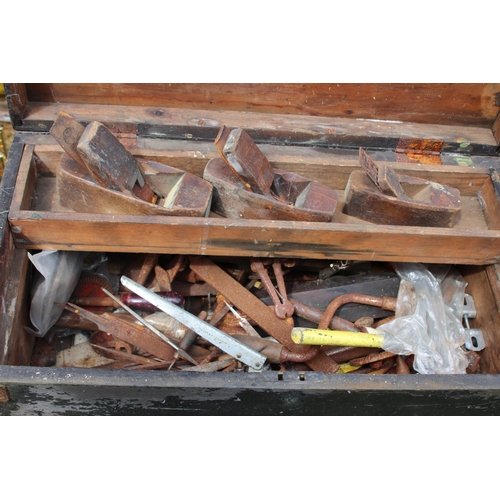 558 - VINTAGE  TOOL BOX AND CONTENTS
