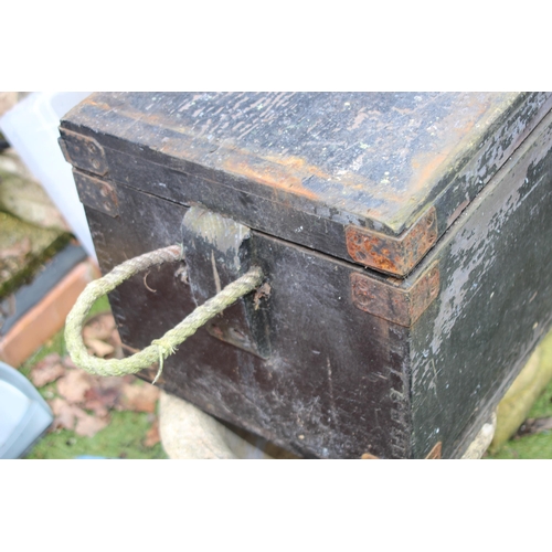 558 - VINTAGE  TOOL BOX AND CONTENTS
