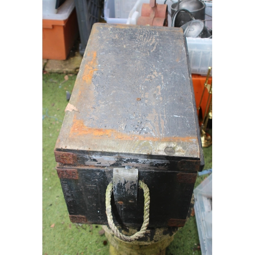 558 - VINTAGE  TOOL BOX AND CONTENTS