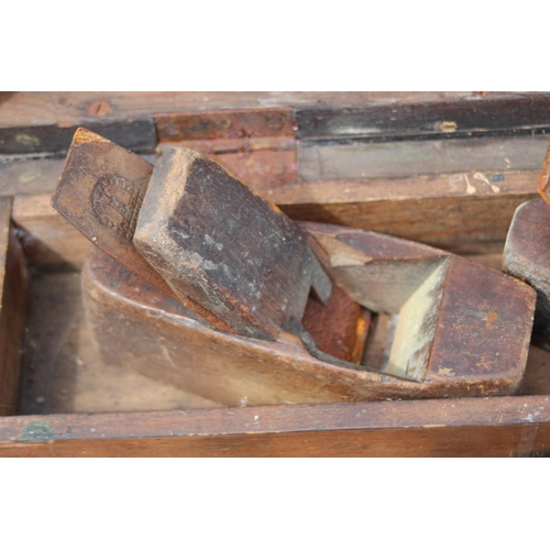 558 - VINTAGE  TOOL BOX AND CONTENTS
