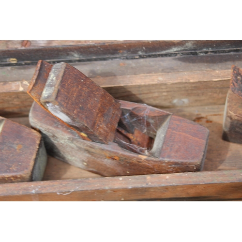 558 - VINTAGE  TOOL BOX AND CONTENTS