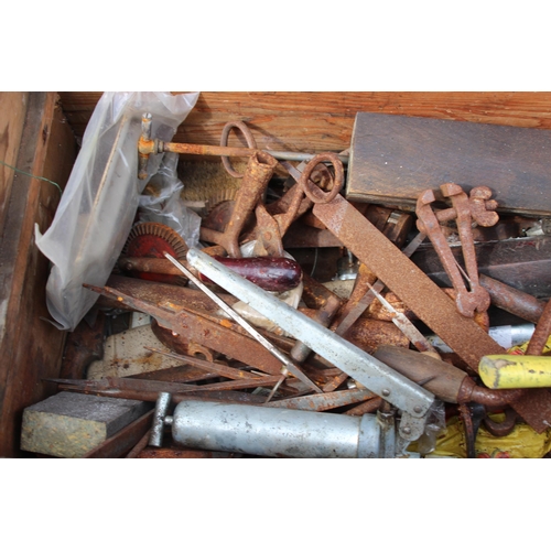 558 - VINTAGE  TOOL BOX AND CONTENTS