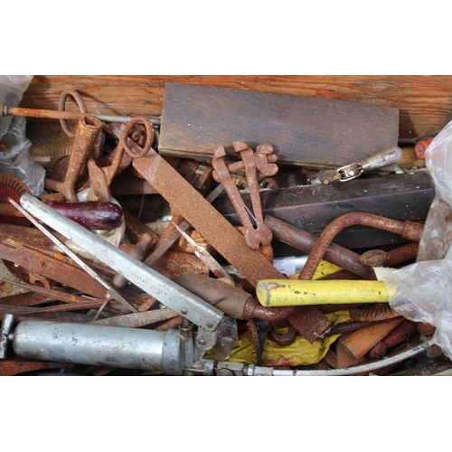 558 - VINTAGE  TOOL BOX AND CONTENTS