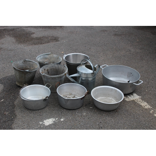559 - QUANTITY OF GALVANISED