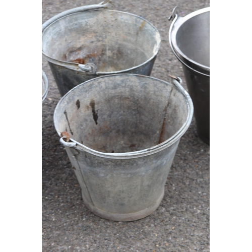 559 - QUANTITY OF GALVANISED