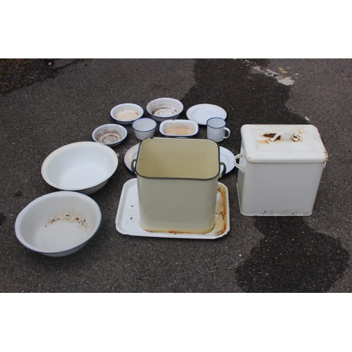 560 - QUANTITY OF ENAMEL
