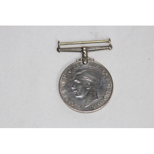 774 - SELECTION OF WWII MEDALS AND OTHER PIECES x8