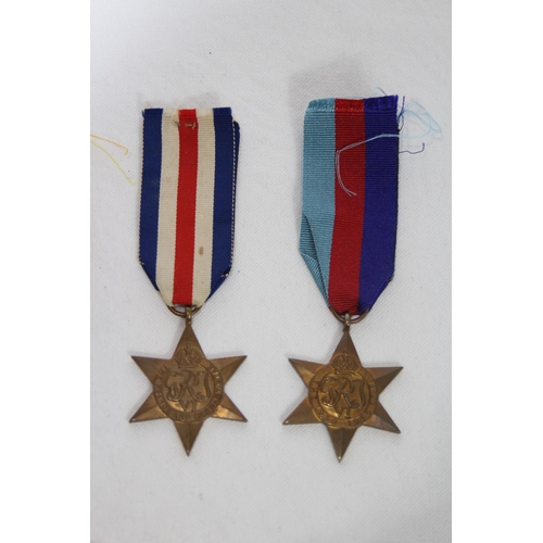 774 - SELECTION OF WWII MEDALS AND OTHER PIECES x8