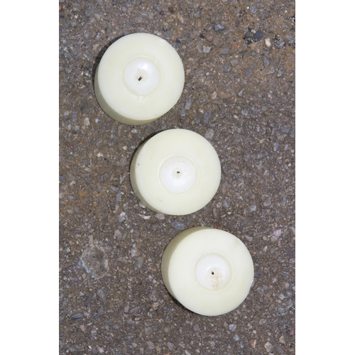 565 - WOODEN PROFILE OF A LIZARD AND WALL CANDLE MIRROR