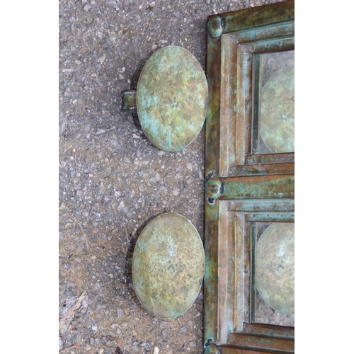 565 - WOODEN PROFILE OF A LIZARD AND WALL CANDLE MIRROR