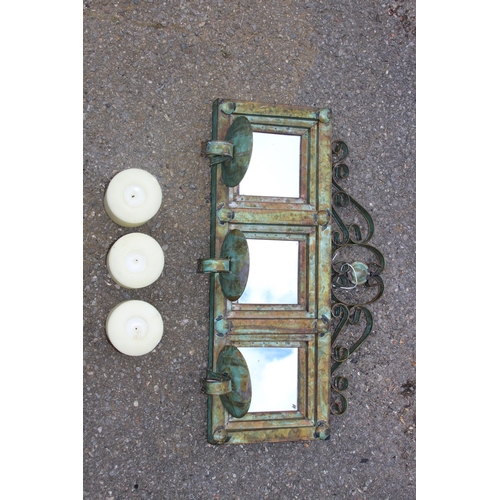 565 - WOODEN PROFILE OF A LIZARD AND WALL CANDLE MIRROR