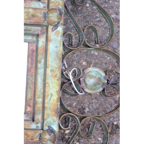 565 - WOODEN PROFILE OF A LIZARD AND WALL CANDLE MIRROR