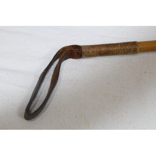 567 - QUANTITY OF VINTAGE RIDING CROPS ETC
