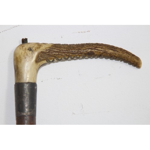 567 - QUANTITY OF VINTAGE RIDING CROPS ETC