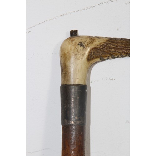 567 - QUANTITY OF VINTAGE RIDING CROPS ETC