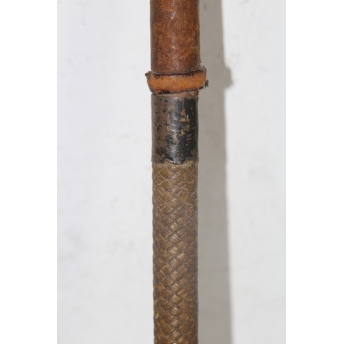 567 - QUANTITY OF VINTAGE RIDING CROPS ETC