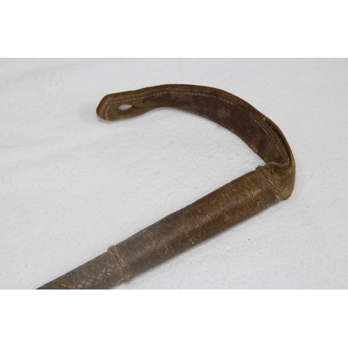 567 - QUANTITY OF VINTAGE RIDING CROPS ETC