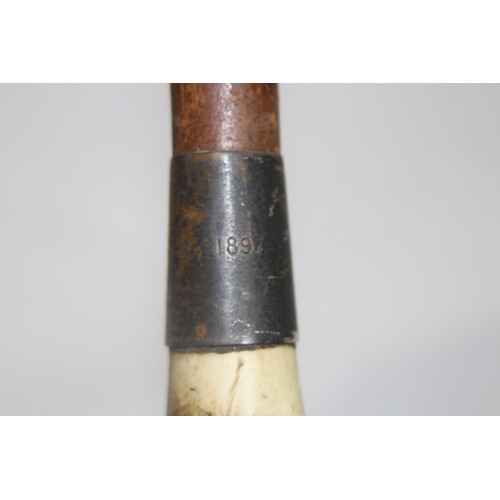 567 - QUANTITY OF VINTAGE RIDING CROPS ETC