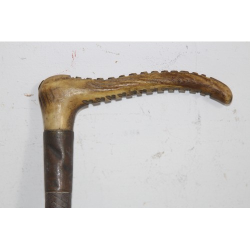 567 - QUANTITY OF VINTAGE RIDING CROPS ETC