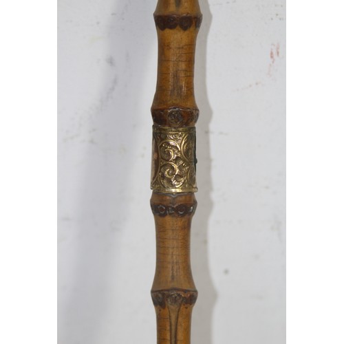 567 - QUANTITY OF VINTAGE RIDING CROPS ETC