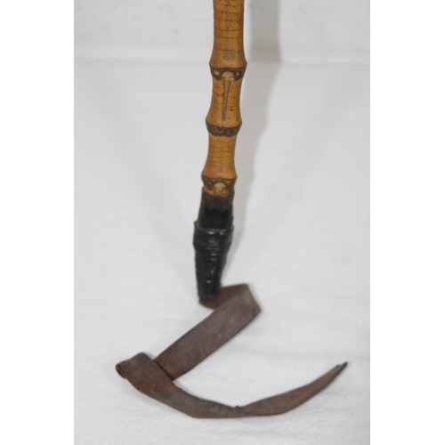 567 - QUANTITY OF VINTAGE RIDING CROPS ETC