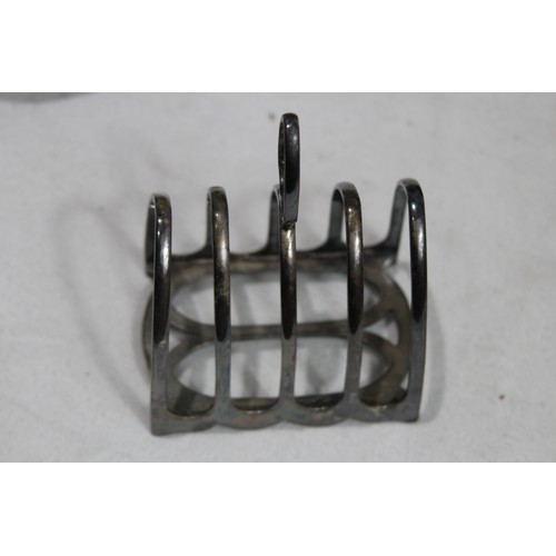 569 - QUANTITY OF METALWARE ETC