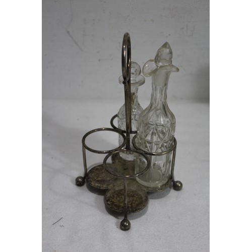 569 - QUANTITY OF METALWARE ETC
