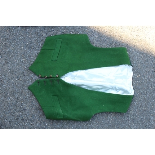 762 - QUANTITY OF MILITARY UNIFORM