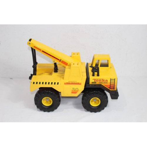 602 - TONKA TOW TRUCK
40 X 35CM