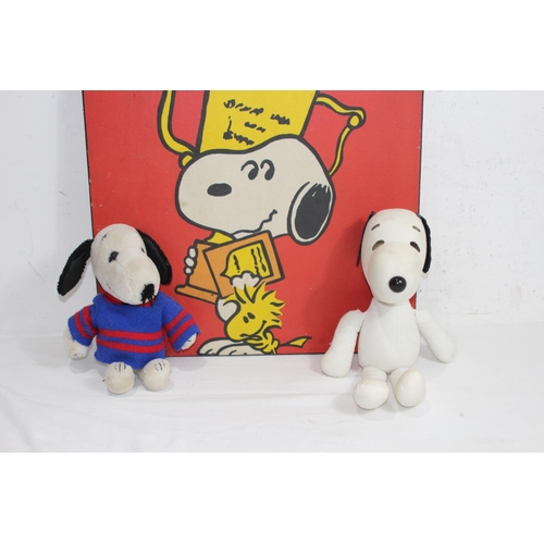 607 - VINTAGE SNOOPY PICTURE ANS CUDDLY SNOOPY BEARS
67 X 48CM