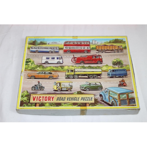 610 - QUANTITY OF VINTAGE JIGSAWS AND WOODEN PUZZLES