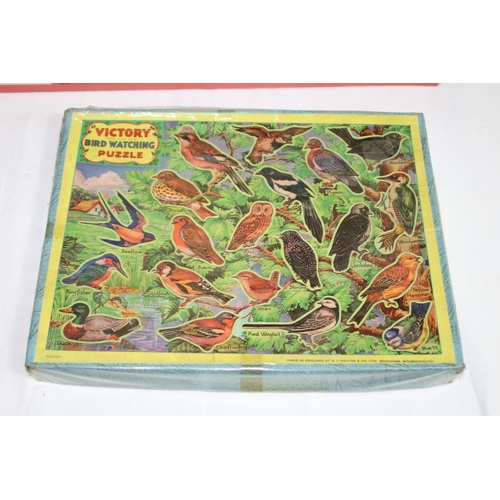 610 - QUANTITY OF VINTAGE JIGSAWS AND WOODEN PUZZLES