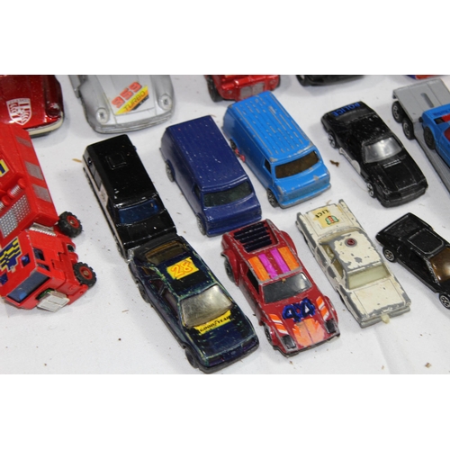 613 - VINTAGE CHILDREN GARAGE AND QUANTITY OF DIE CAST VEHICLES
62 X 50 X 36CM