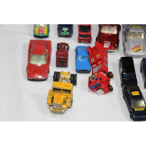 613 - VINTAGE CHILDREN GARAGE AND QUANTITY OF DIE CAST VEHICLES
62 X 50 X 36CM