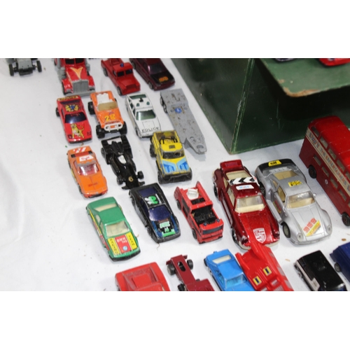 613 - VINTAGE CHILDREN GARAGE AND QUANTITY OF DIE CAST VEHICLES
62 X 50 X 36CM