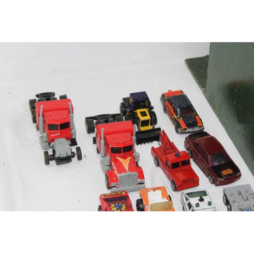 613 - VINTAGE CHILDREN GARAGE AND QUANTITY OF DIE CAST VEHICLES
62 X 50 X 36CM