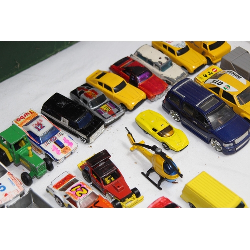 613 - VINTAGE CHILDREN GARAGE AND QUANTITY OF DIE CAST VEHICLES
62 X 50 X 36CM