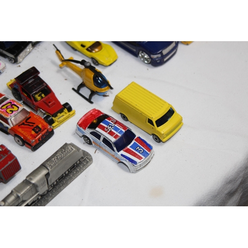 613 - VINTAGE CHILDREN GARAGE AND QUANTITY OF DIE CAST VEHICLES
62 X 50 X 36CM