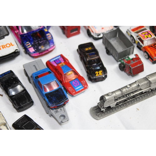 613 - VINTAGE CHILDREN GARAGE AND QUANTITY OF DIE CAST VEHICLES
62 X 50 X 36CM