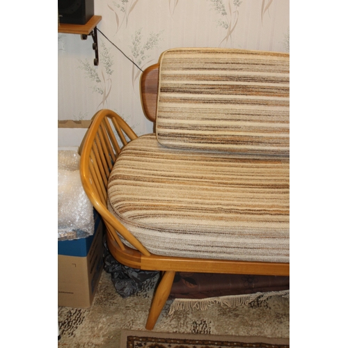 18 - MID CENTURY BLONDE ERCOL DAY BED
210 X 77 X 80CM