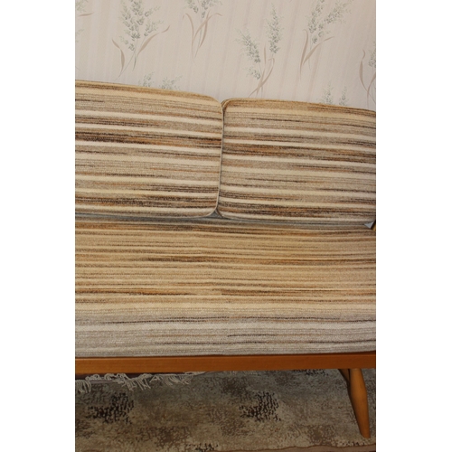 18 - MID CENTURY BLONDE ERCOL DAY BED
210 X 77 X 80CM