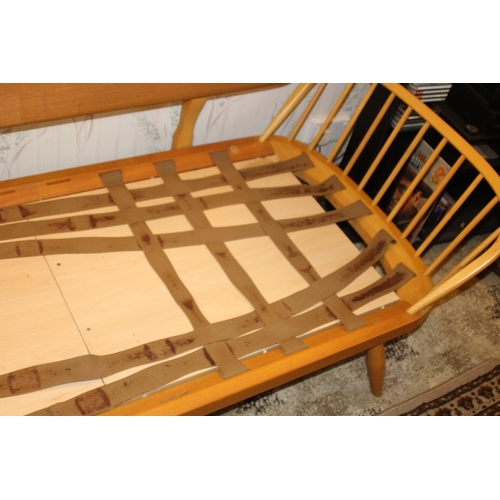 18 - MID CENTURY BLONDE ERCOL DAY BED
210 X 77 X 80CM